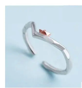 Anillo de Plata Minimalista Sailing Wave para Mujeres