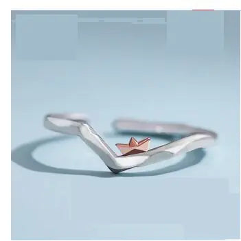 Anillo de Plata Minimalista Sailing Wave para Mujeres