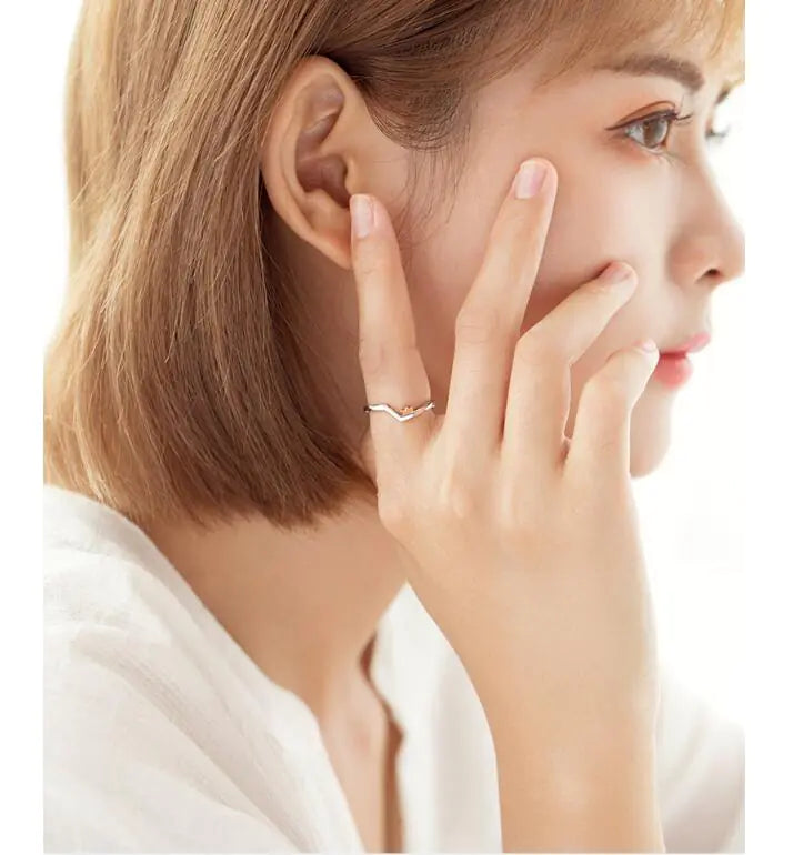 Anillo de Plata Minimalista Sailing Wave para Mujeres