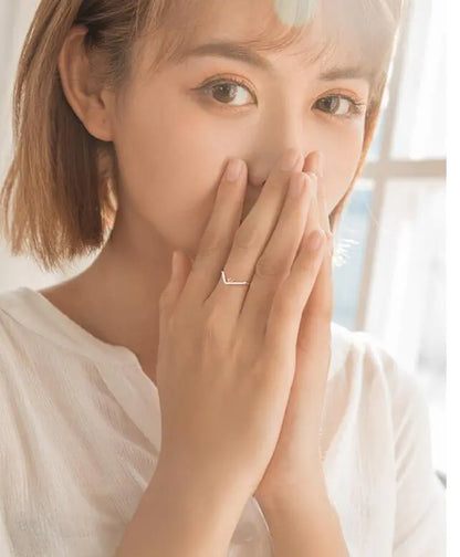 Anillo de Plata Minimalista Sailing Wave para Mujeres